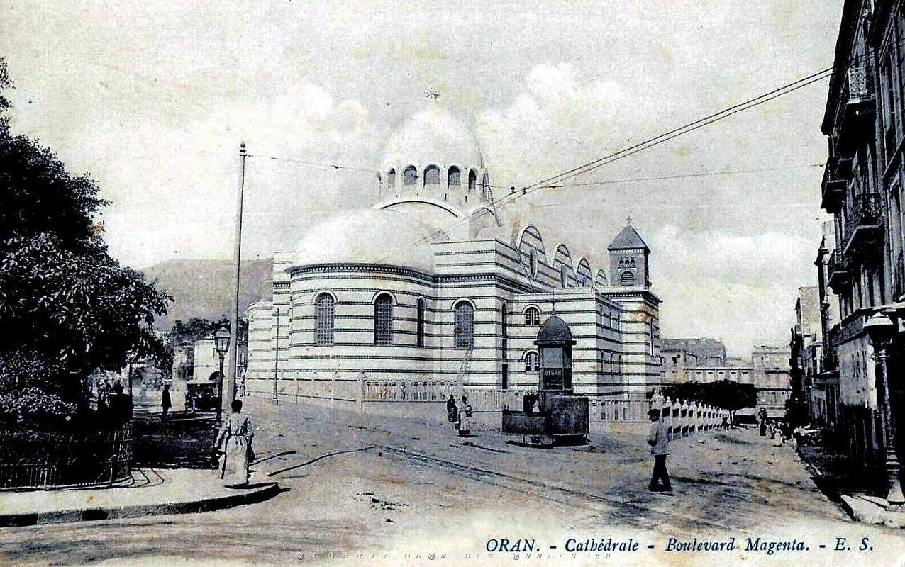 Oran - La Cathedrale et le Boulevard Magenta.jpg